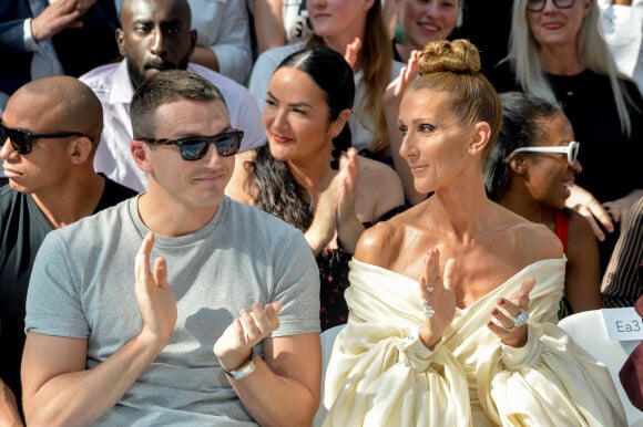 Star de la cérémonie d'ouverture, elle a retrouvé un proche
Céline Dion, Pepe Munoz - Front row du Défilé de mode Haute-Couture Automne/Hiver 2019/2020 Alexandre Vauthier à Paris. Le 2 juillet 2019. © Veeren Ramsamy / Christophe Clovis / Bestimage