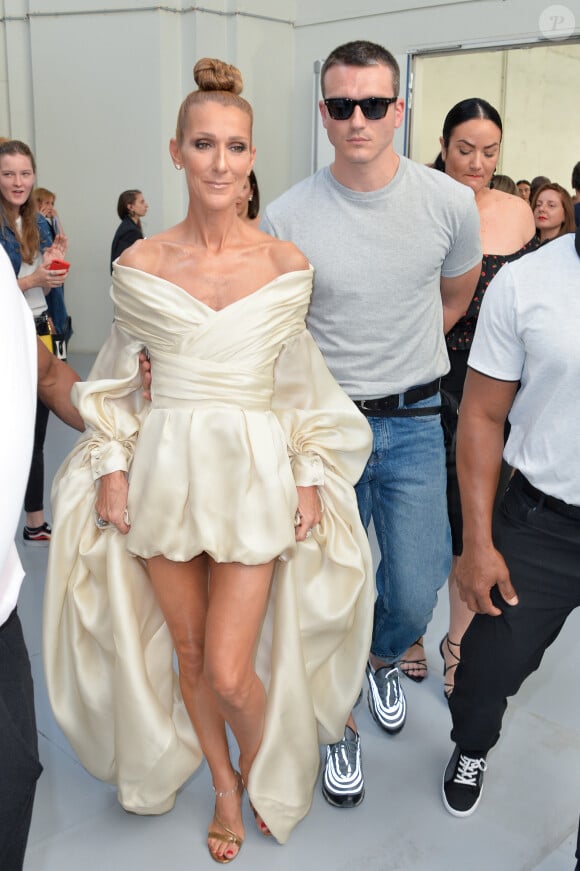 Un homme avec qui on l'a soupçonné en couple par le passé
Céline Dion, Pepe Munoz - Backstage du Défilé de mode Haute-Couture Automne/Hiver 2019/2020 Alexandre Vauthier à Paris. Le 2 juillet 2019. © Veeren Ramsamy / Christophe Clovis / Bestimage