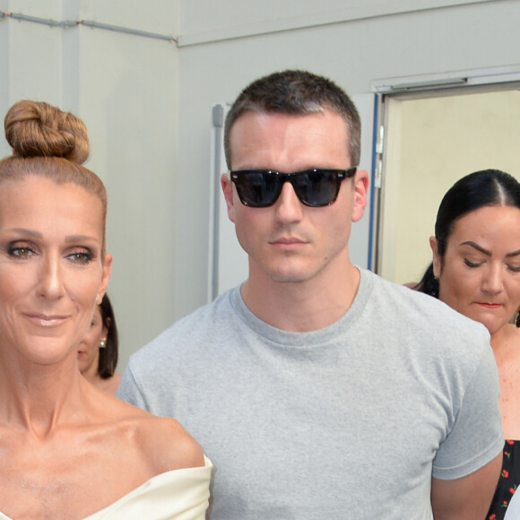 Un homme avec qui on l'a soupçonné en couple par le passé
Céline Dion, Pepe Munoz - Backstage du Défilé de mode Haute-Couture Automne/Hiver 2019/2020 Alexandre Vauthier à Paris. Le 2 juillet 2019. © Veeren Ramsamy / Christophe Clovis / Bestimage