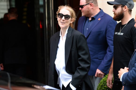 Céline Dion, accompagnée de son fils René-Charles Angélil, arrive à l'hôtel Royal Monceau à Paris avant l'ouverture des JO (Jeux Olympiques) Paris 2024 le 23 juillet 2024. La chanteuse devrait être présente à la cérémonie d'ouverture des Jeux olympiques Paris 2024, ce vendredi 26 juillet 2024.