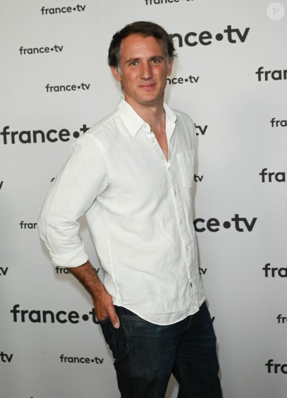 Raphaël de Casabianca au photocall pour la conférence de presse de rentrée de France TV à la Grande Halle de la Villette à Paris, France, le 6 juillet 2022. © Coadic Guirec/Bestimage 