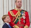 Actuellement scolarisé à l'école Lambrook, où il est actuellement avec la princesse Charlotte (9 ans), et le prince Louis (6 ans), le prince George n'ira pas à l'école secondaire 
le prince William, duc de Cambridge et son fils le prince George - Les membres de la famille royale regardent le défilé Trooping the Colour depuis un balcon du palais de Buckingham à Londres lors des célébrations du jubilé de platine de la reine