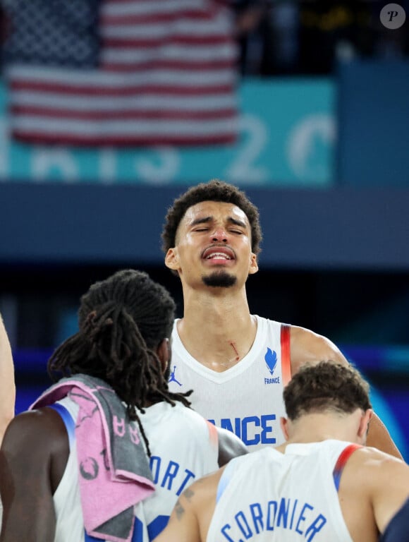 Une défaite douloureuse pour Victor Wembanyama et son équipe de basketball 
Victor Wembanyama en larmes - Finale de basketball opposant les Etats-Unis à la France (98-87) lors des Jeux Olympiques de Paris 2024 (JO) à l'Arena Bercy, à Paris, France © Jacovides-Perusseau/Bestimage