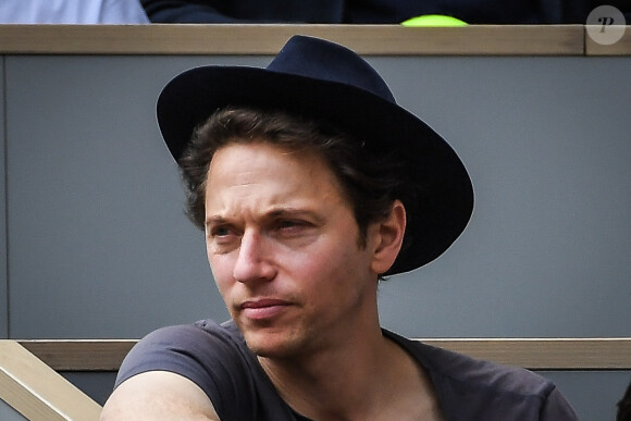 Amateur de littérature et chanteur, musicien, Raphaël Haroche a révélé comment il gérait ses enfants au quotidien
Le chanteur Raphael (Raphaël Haroche) en tribune lors des internationaux de France Roland Garros à Parislors des Internationaux de France de Tennis de Roland Garros 2022 (jour 5), à Paris, France, le 26 mai 2022. © Matthieu Mirville/Zuma Press/Bestimage 