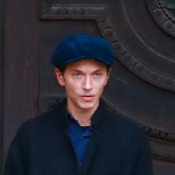 "les journées sont si fragmentées que je n'arrive pas à me mettre dans une disponibilité d'esprit suffisante"
Le chanteur Raphaël (Raphaël Haroche) - Obsèques du photographe allemand Peter Lindbergh en l'église Saint-Sulpice à Paris le 24 septembre 2019. 