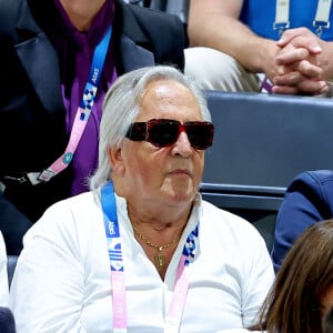 Gilbert Montagné est une légende vivante de la scène française
Gilbert Montagné et sa compagne - Les célébrités en tribunes pendant la finale de basketball opposant les Etats-Unis à la France (98-87) lors des Jeux Olympiques de Paris (JO) à l'Arena Bercy, à Paris, France. © Jacovides-Perusseau/Bestimage 