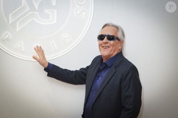 Exclusif - Gilbert Montagné - Backstage - Enregistrement de l'émission "Le plus grand karaoké de France : Les tubes de légendes" au stade Roland Garros à Paris, diffusée le 24 août à 21h10 sur M6 © Jack Tribeca / Bestimage 