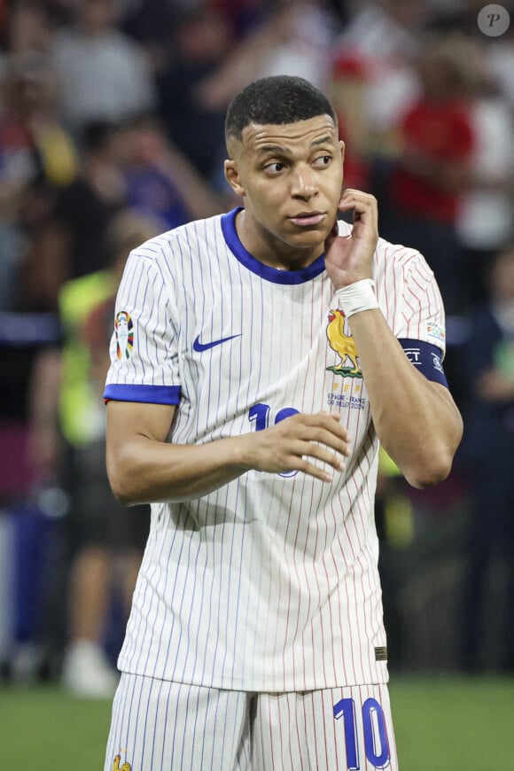 Il n'a finalement pas participé et depuis, il est resté muet, n'encourageant pas les Français

Kylian Mbappé - Déception des joueurs du France apres defaite - Demi-finale de l'Euro 2024 entre l'Espagne et la France (2-1) à Munich en Allemagne le 9 juillet 2024.