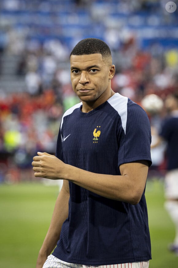 Photo Kylian Mbappé Echauffement des joueurs de France Demi