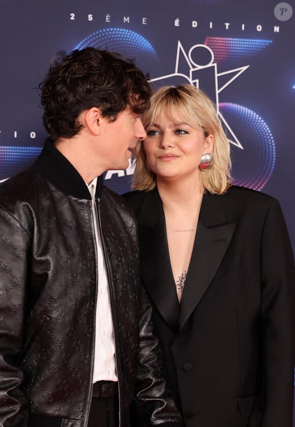 Florian Rossi et sa compagne Louane Emera au photocall de la 25ème cérémonie des "NRJ Music Awards (NMA)" au palais des Festivals et des Congrès de Cannes, France, le 10 novembre 2023. © Dominique Jacovides/Bestimage 