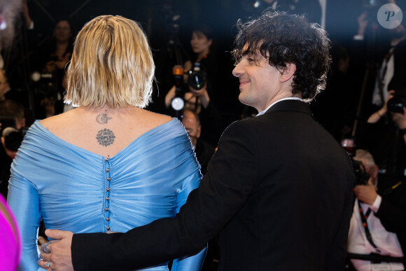 Florian Rossi et sa compagne Louane Emera - Montée des marches du film " The Idol " lors du 76ème Festival International du Film de Cannes, au Palais des Festivals à Cannes. Le 22 mai 2023 © Olivier Borde / Bestimage 