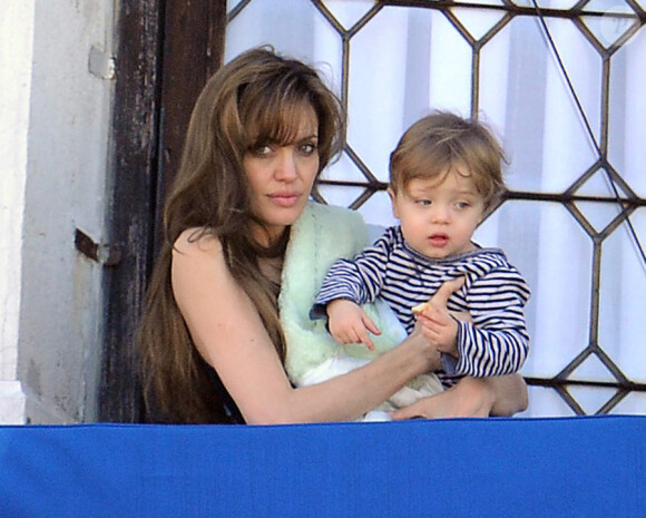 Angelina Jolie et son fils Knox en Italie le 24 mars 2010