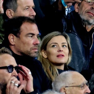 Laure Boulleau enceinte et Bruno Cheyrou, Philippe Caverivière - People des les tribunes de la coupe du Monde de Rugby France 2023 - Match de quart de finale "France-Afrique du Sud (28-29)" au Stade de France à Saint-Denis 15 octobre 2023. © Moreau-Jacovides/Bestimage