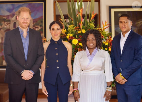 Certaines personnes en Colombie ne voient pas leur voyage dans le pays d'un très bon oeil
Le Prince Harry et Meghan Markle en Colombie.