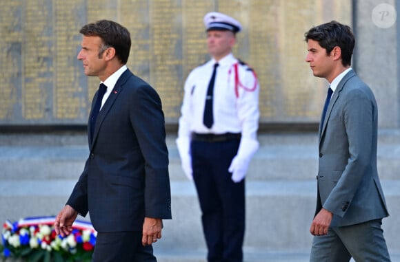 Le président de la République française Emmanuel Macron, Gabriel Attal, Premier ministre - Le président de la République française E.Macron lors de la Cérémonie commémorative du 80ème anniversaire de la Libération de la préfecture de police de Paris, le 12 août 2024. © Christian Liewig / Pool / Bestimage