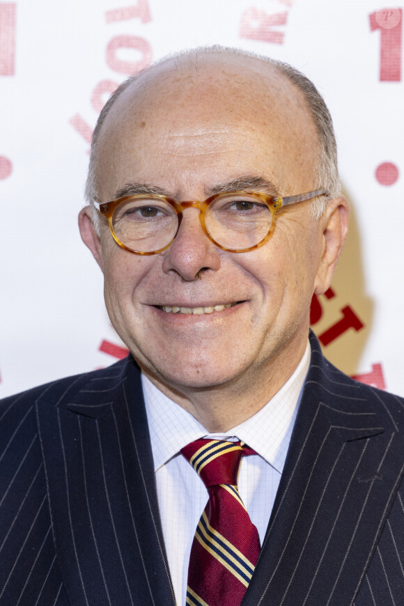 Bernard Cazeneuve au photocall des invités au dîner de gala de l'association "Un rien c'est tout" au musée de l'armée aux Invalides à Paris le 7 mars 2024. Un Rien C'est Tout est une association à but non lucratif loi 1901 créée en septembre 2016 et implantée à Bordeaux Depuis 2017, plus de 3,7 millions d'euros de dons collectés pour 270 projets solidaires réalisés, hébergés sous quatre grandes causes : Droit à la dignité, enfance, santé et environnement. Le principe : proposer aux clients des partenaires de donner un euro ou d'arrondir le prix des achats. Tous ces petits riens permettent de gérer de grands projets. © Cyril Moreau / Bestimage 