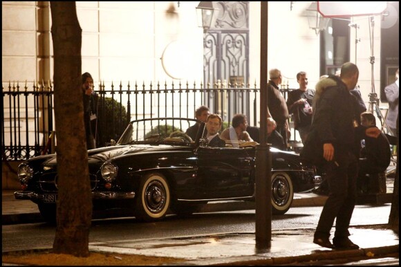 La star britannique Jude Law à l'occasion du tournage de la nouvelle pub pour le parfum Dior Homme mise en scène par Guy Ritchie, avenue Montaigne, à Paris, le 24 mars 2010.