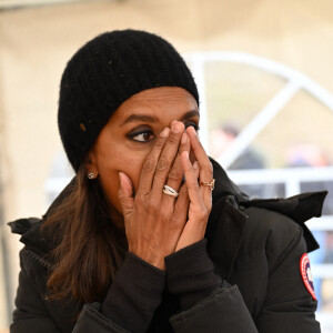 Karine le Marchand a fêté son 56ème anniversaire
Comme elle l'avait annoncé, l'animatrice de l'émission "L'amour est dans le pré", Karine Le Marchand, a amené près de 200 croissants aux agriculteurs sur un barrage sur l'autoroute A4 aux portes de Paris, pour leur affirmer son soutien. © Pierre Perusseau - Jeremy Melloul / Bestimage