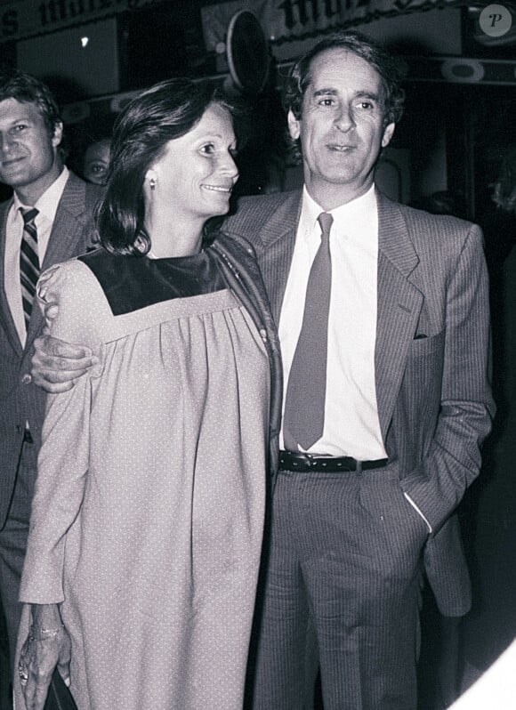 Édouard Molinaro et sa femme Catherine Laporte à la première de la pièce de théâtre "Madame Marguerite et les autres" au Théâtre Montparnasse à Paris, le 28 septembre 1983