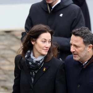 Mareva Galanter (Miss France 1999) et Arthur (Jacques Essebag) - Cérémonie d'hommage national aux victimes françaises des attaques terroristes du 7 octobre en Israël dans la cour d'honneur de l'Hôtel national des Invalides, à Paris, France, le 7 février 2024.