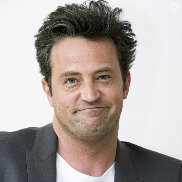 5 avril 2009 - Los Angeles, Californie, USA - Exposition de photos : L'acteur Matthew Perry du film ''17 Again''. Photo par Armando Gallo/Zuma/ABACAPRESS.COM