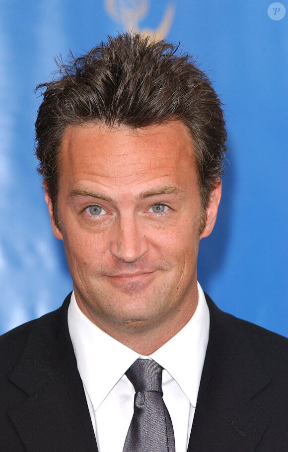 Matthew Perry pose dans la salle de presse lors de la 58e cérémonie annuelle des Primetime Emmy Awards qui s'est tenue au Shrine Auditorium de Los Angeles, CA, États-Unis, le 27 août 2006. - Photo par Lionel Hahn/ABACAPRESS.COM