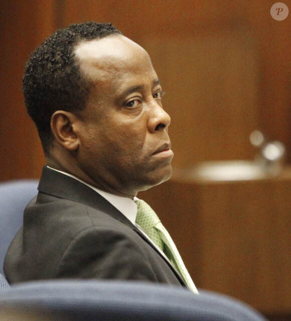 Le médecin Conrad Murray avait été emprisonné, accusé d'avoir fourni des médicaments au Roi de la Pop.
Conrad Murray regarde son ancien patient, Robert Russell, témoigner lors du procès pour homicide involontaire de Murray dans le centre de Los Angeles, CA, USA, le 30 septembre 2011. Photo par Al Seib/Pool/ABACAPRESS.COM