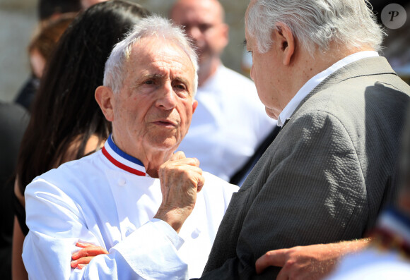 "Au revoir Michel. Vous avez été un mentor, un modèle, un confident et surtout un ami", lui a-t-elle adressé comme adieu
Michel Guérard - Obsèques de Joël Robuchon en la cathédrale Saint-Pierre de Poitiers le 17 août 2018. © Patrick Bernard / Bestimage