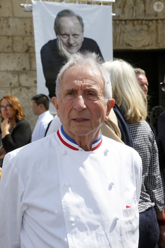 Une étoile vient de s'en aller : Michel Guérard est décédé à l'âge de 91 ans
Michel Guérard - Obsèques de Joël Robuchon en la cathédrale Saint-Pierre de Poitiers le 17 août 2018. © Patrick Bernard / Bestimage