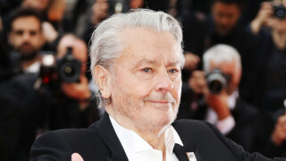 Alain Delon enterré dans son domaine de Douchy et près de ses chiens, ce que dit le droit sur cette demande particulière