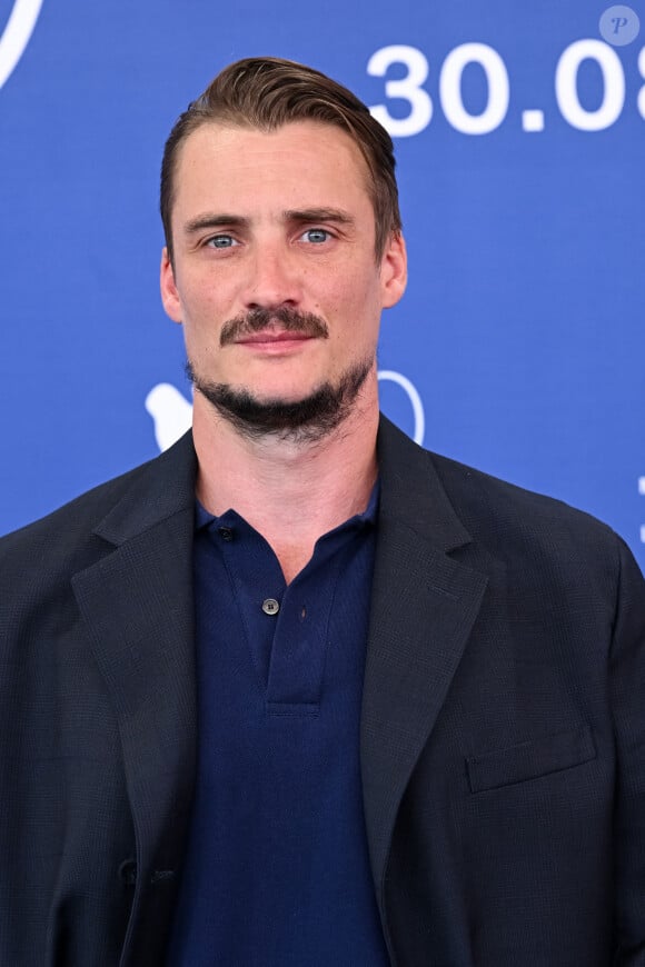 Pierre Lottin au photocall de "Vivants" lors du 80ème Festival International du Film de Venise (Mostra), le 6 septembre 2023.