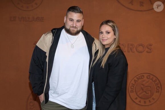 Récemment, sa femme Daniela avait inquiété les internautes en indiquant que Nico Capone souffrait de problèmes de santé.
Nico Capone et Daniela au village (night session) lors des Internationaux de France de tennis de Roland Garros 2024, à Paris, France, le 1er juin 2024. © Jacovides-Moreau/Bestimage