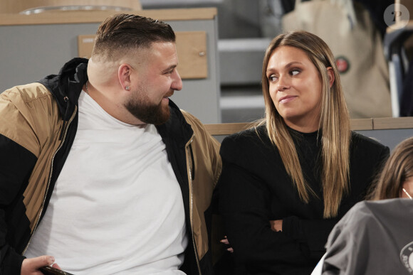 Le couple star de Youtube "Nicocapone", Nicolas "Nico" Scudéri et Daniela "Dani" Pinto dans les tribunes (night session) des Internationaux de France de tennis de Roland Garros 2024 à Paris, France, le 1er juin 2024. © Jacovides-Moreau/Bestimage