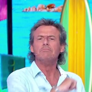 Chaque jour, Jean-Luc Reichmann divertit des millions de Français à l'heure du déjeuner avec "Les 12 coups de midi" sur TF1
Jean-Luc Reichmann sur le plateau des "12 coups de midi"