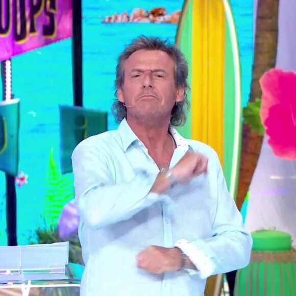 Chaque jour, Jean-Luc Reichmann divertit des millions de Français à l'heure du déjeuner avec "Les 12 coups de midi" sur TF1
Jean-Luc Reichmann sur le plateau des "12 coups de midi"
