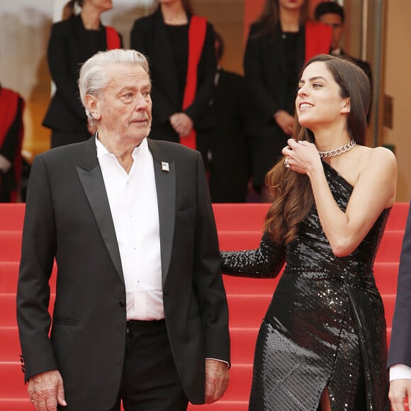 Alain Delon était l'un des derniers monstres sacrés du cinéma français
Archives - Alain Delon et sa fille Anouchka - Montée des marches du film "Une vie cachée" lors du 72ème Festival International du Film de Cannes. © Christophe Aubert via Bestimage 