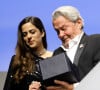 Ce sont ses trois enfants qui ont annoncé la nouvelle dans un communiqué
Alain Delon (avec un badge Paris Match d'une ancienne couverture du magazine titrant "Alain Delon, mes deux amours, Rosalie et Anouchka) et sa fille Anouchka (Robe Elie Saab) - Remise de la Palme d'Honneur à Alain Delon lors du 72ème Festival International du Film de Cannes. © Jacovides-Moreau / Bestimage