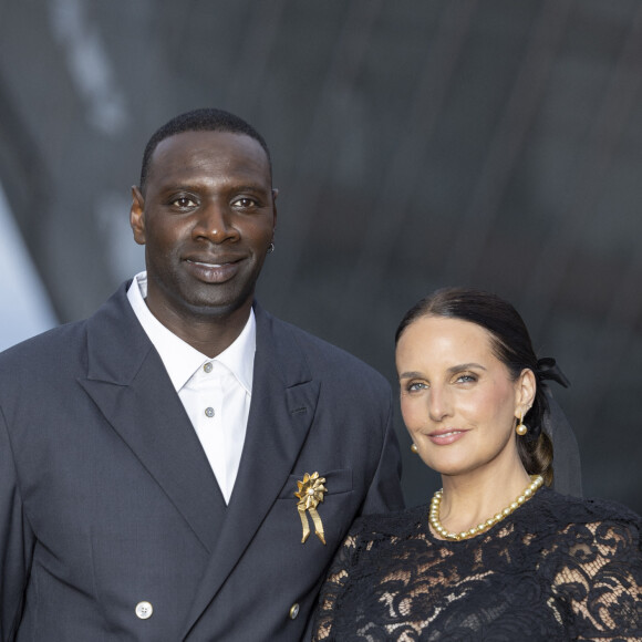 Omar Sy et sa Helene (bijoux Tasaki) - Photocall du dîner "Prelude pour les JO" à la Fondation Vuitton à Paris, France, le 25 juillet 2024. © Olivier Borde/Bestimage 