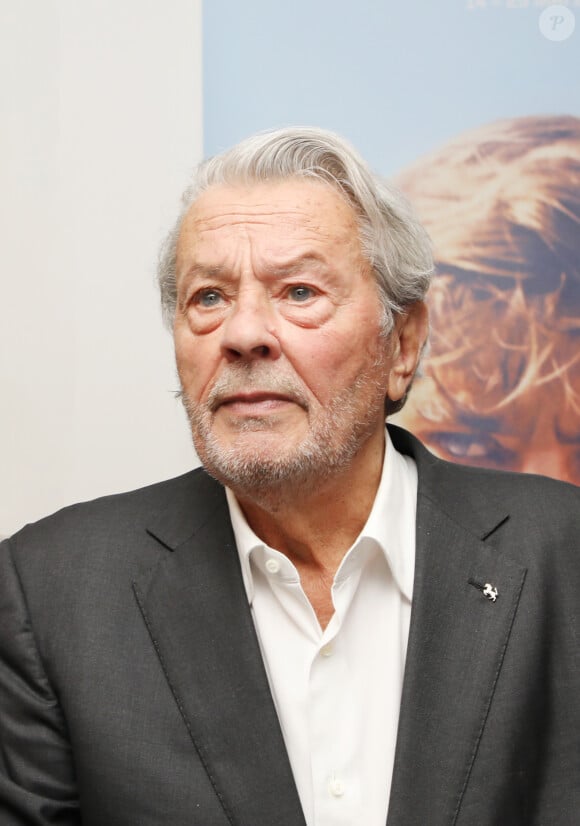 Exclusif - Alain Delon donne une master class au 72ème Festival du Film de Cannes alors qu'il s'apprête à recevoir une Palme d'Or d'honneur pour l'ensemble de sa carrière, Cannes, le 19 mai 2019. ©Denis Guignebourg/BestIlmage