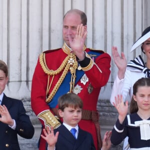 Le prince William, prince de Galles, Catherine Kate Middleton, princesse de Galles, le prince George, le prince Louis et la princesse Charlotte - Les membres de la famille royale britannique au balcon du Palais de Buckingham lors de la parade militaire "Trooping the Colour" à Londres le 15 juin 2024 © Julien Burton / Bestimage