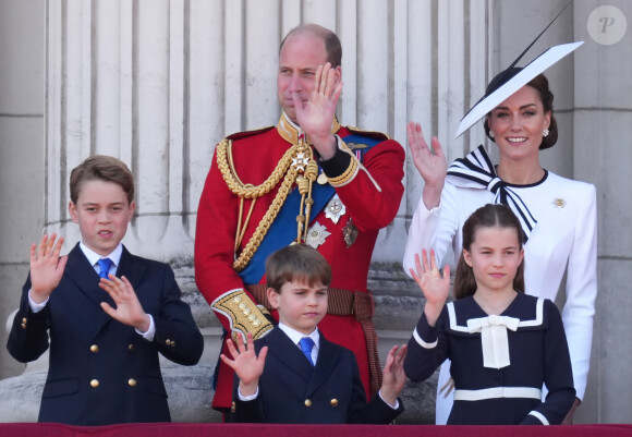 Le prince William, prince de Galles, Catherine Kate Middleton, princesse de Galles, le prince George, le prince Louis et la princesse Charlotte - Les membres de la famille royale britannique au balcon du Palais de Buckingham lors de la parade militaire "Trooping the Colour" à Londres le 15 juin 2024 © Julien Burton / Bestimage