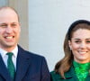 Le couple a déjà voyagé à de nombreuses reprises avec George, Charlotte et Louis mais ne sont encore jamais allés tous ensemble sur un continent qui leur fait de l'oeil. 
Kate Middleton et le prince William à Londres.