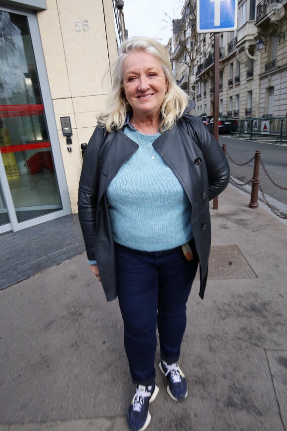 Charlotte de Turckheim à la sortie des studios RTL à Neuilly-sur-Seine, France, le 12 janvier 2023. © Jonathan Rebboah/Panoramic/Bestimage  Charlotte de Turckheim leaving the RTL studios in Neuilly-sur-Seine, France, on January 12, 2023. 