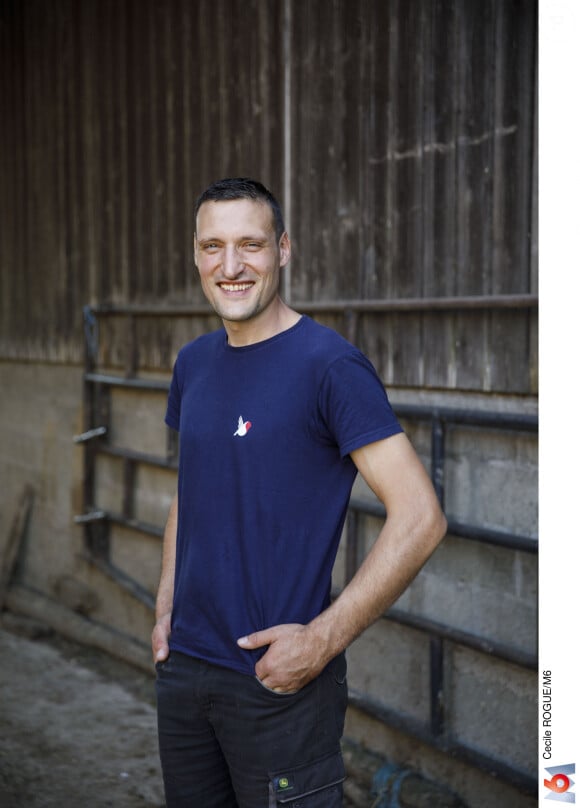 Et avant le tournage, l'agriculteur de 33 ans a entrepris de grands travaux dans sa ferme. 
Photo officielle de Bruno, candidat de "L'amour est dans le pré"