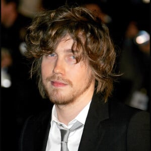 Julien Doré n'a plus ses cheveux longs et affiche une coupe plutôt courte comme à ses débuts
Julien Doré aux 10ème NRJ Music Awards