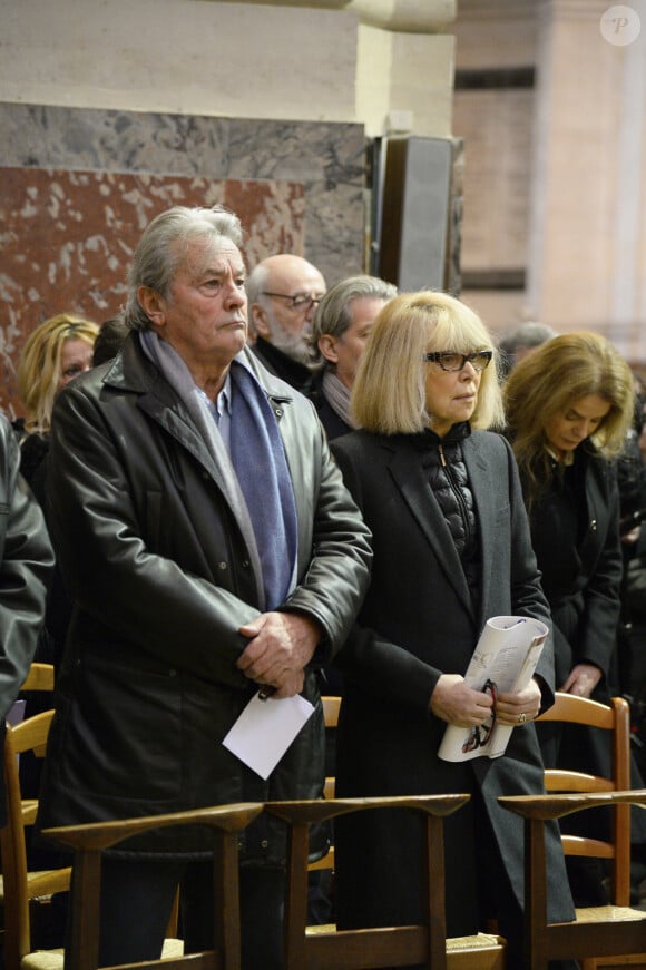 Alain Delon et Mireille Darc - Hommage a Georges Lautner en l'eglise Saint-Roch a Paris. Le 5 decembre 2013