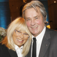 Alain Delon : Où repose son ex-compagne Mireille Darc, avec qui il a acquis sa propriété de Douchy ?