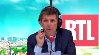 Thomas Sotto recadré pour sa première dans RTL Matin : "Je ne boude pas !" (VIDEO)