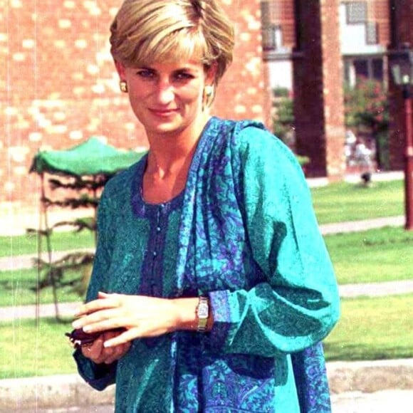 Lady Diana avait passé avec brio ce test tout comme Kate Middleton qui avait même été autorisée à prendre des photos du domaine, ce qui est normalement interdit, selon l'experte royale Katie Nicholl, auteure de Kate: The Future Queen.
Archives : Lady Diana