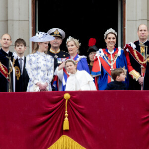 Bernard Rubsamen - La famille royale britannique salue la foule sur le balcon du palais de Buckingham lors de la cérémonie de couronnement du roi d'Angleterre à Londres Le prince George de Galles, le prince William, prince de Galles, Catherine (Kate) Middleton, princesse de Galles, la princesse Charlotte de Galles, le prince Louis de Galles, Sophie, duchesse d'Edimbourg, Le prince Edward, duc d'Edimbour, Lady Louise Windsor, James Mountbatten-Windsor, Comte de Wessex - La famille royale britannique salue la foule sur le balcon du palais de Buckingham lors de la cérémonie de couronnement du roi d'Angleterre à Londres le 5 mai 2023. 